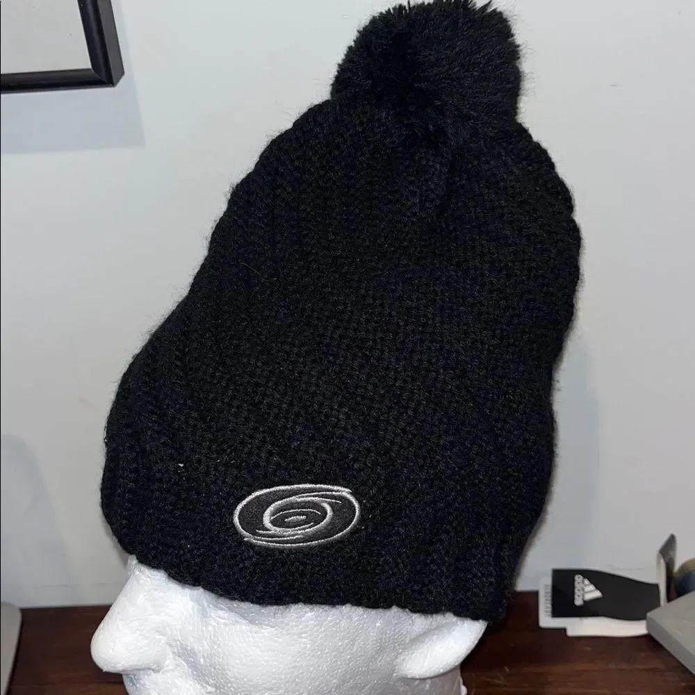 Woven Black Women’s Carolina Hurricanes NHL Knit Snowboard Ski Beanie Cap Hat
